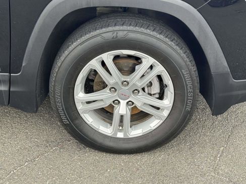 Used 2023 GMC Terrain SLE w/ Driver Convenience Package image 6