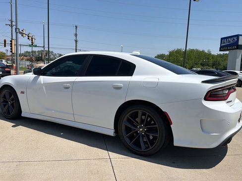 Used 2019 Dodge Charger Scat Pack RWD image 12