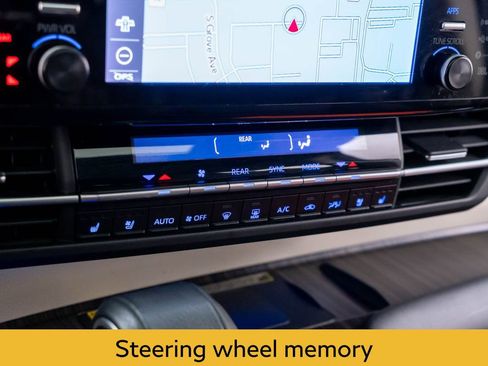 Used 2021 Toyota Sienna Platinum image 28