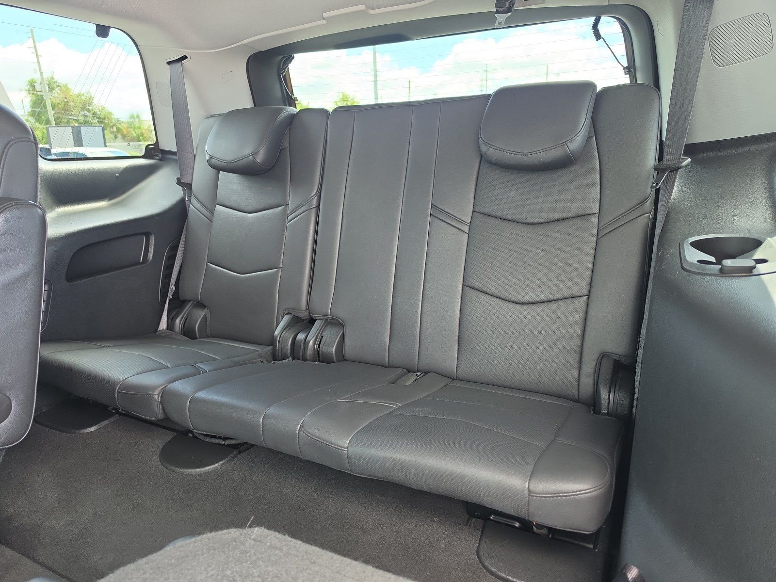 Used 2020 Cadillac Escalade Luxury w/ LPO, Radiant Package AWD/4WD image 14