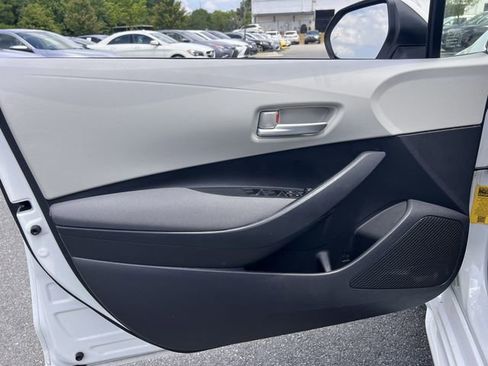 Used 2021 Toyota Corolla LE w/ LE Convenience Package FWD image 10