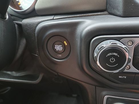 Used 2019 Jeep Wrangler Sport AWD/4WD image 19