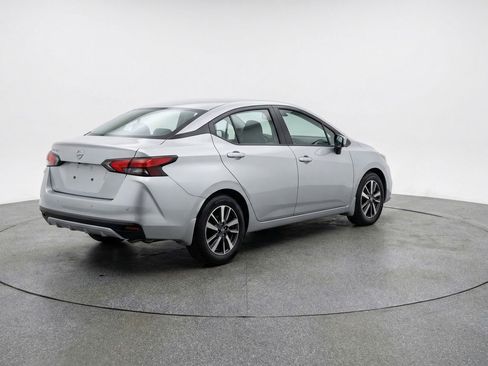 Used 2025 Nissan Versa SV image 9