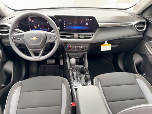 Certified 2026 Chevrolet TrailBlazer LS w/ LS Convenience Package FWD image 17
