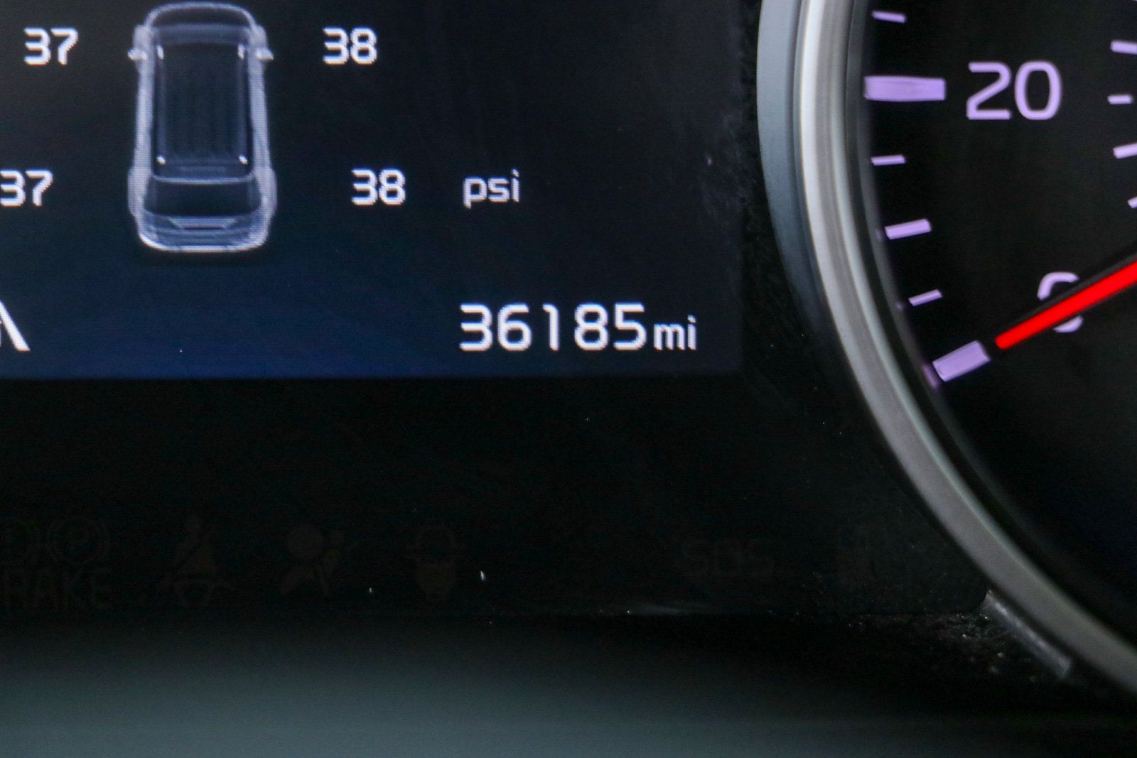 Used 2024 Kia Carnival LX FWD image 16