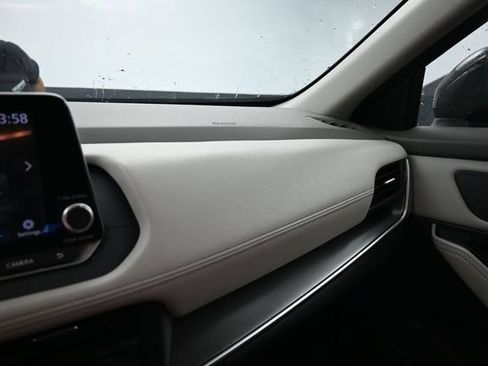 Used 2025 Nissan Rogue SV AWD/4WD image 17