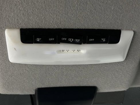 Used 2022 Nissan Kicks SR image 29