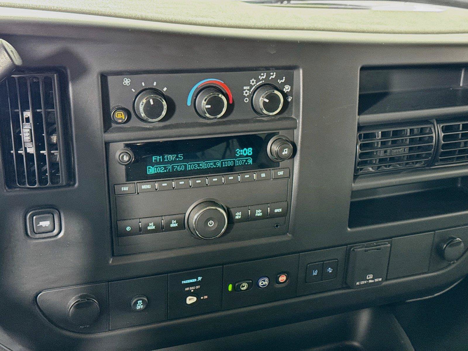 Used 2025 Chevrolet Express 3500 LT w/ LT Preferred Equipment Group RWD image 8
