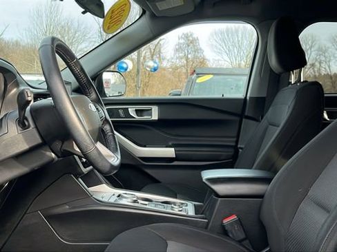 Used 2022 Ford Explorer XLT image 10