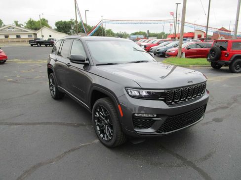 New 2025 Jeep Grand Cherokee Summit image 4