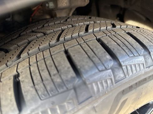 Used 2024 Porsche Cayenne Base image 28