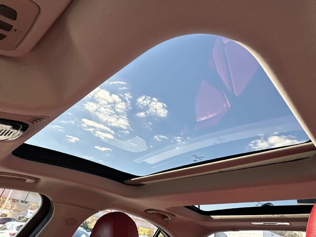 Used 2018 Alfa Romeo Giulia Ti AWD/4WD image 4