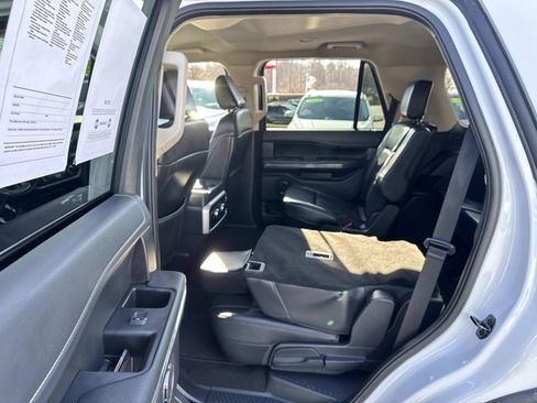 Used 2024 Ford Expedition XLT image 18
