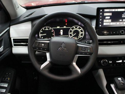New 2026 Mitsubishi Outlander SE image 21