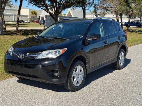Used 2015 Toyota RAV4 LE image 4