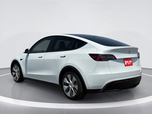 Used 2023 Tesla Model Y Long Range AWD/4WD image 3