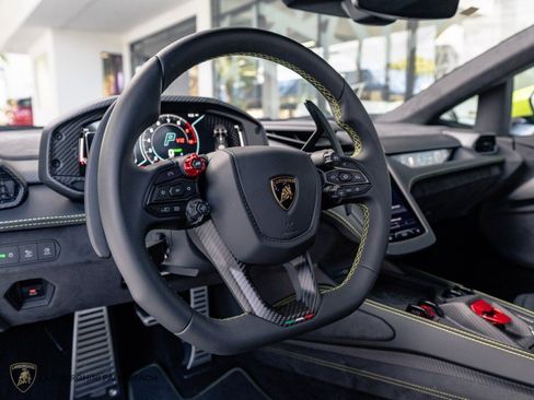 Used 2025 Lamborghini Revuelto AWD/4WD image 21