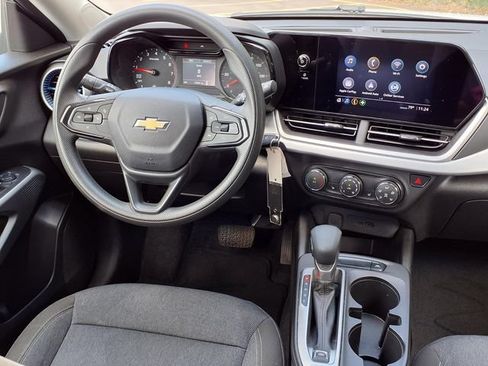 Used 2024 Chevrolet Trax LS w/ LS Convenience Package FWD image 6
