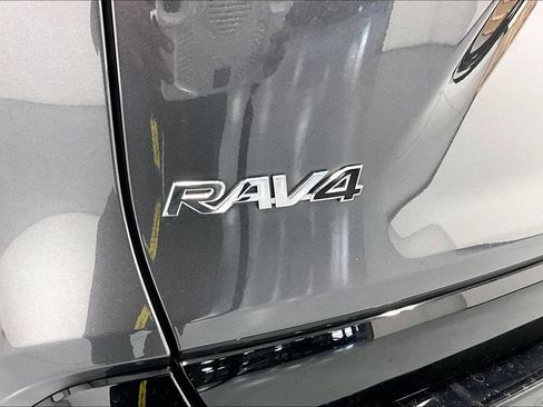 Used 2022 Toyota RAV4 XSE AWD/4WD image 39