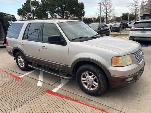Used 2004 Ford Expedition XLT image 4