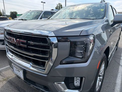 Used 2022 GMC Yukon XL SLT w/ SLT Luxury Package AWD/4WD image 2