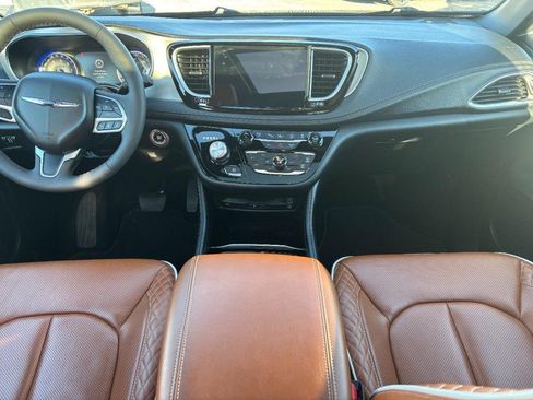 Used 2024 Chrysler Pacifica Pinnacle w/ Trailer Tow Group image 15