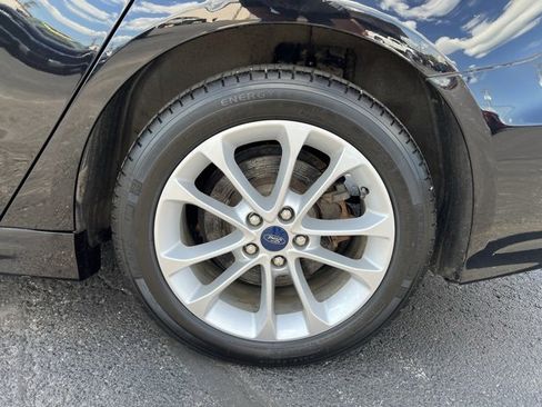Used 2019 Ford Fusion SE image 16