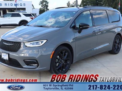 Used 2025 Chrysler Pacifica Limited