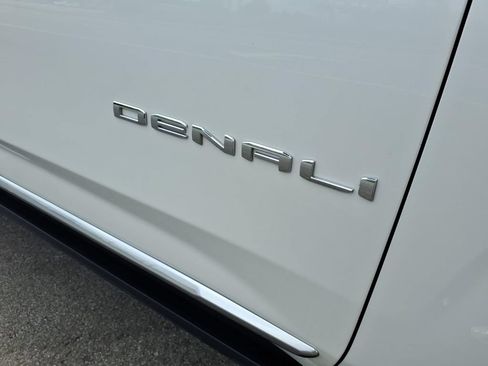 Used 2022 GMC Yukon XL Denali RWD image 11