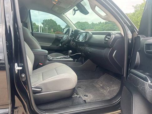 Used 2022 Toyota Tacoma SR w/ SR Convenience Package RWD image 9