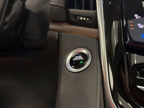 Used 2018 Cadillac Escalade Luxury RWD image 32