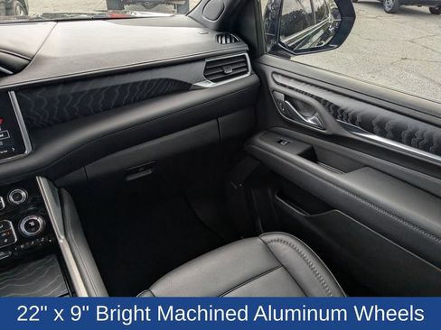 Used 2023 GMC Yukon Denali w/ Advanced Technology Package image 18