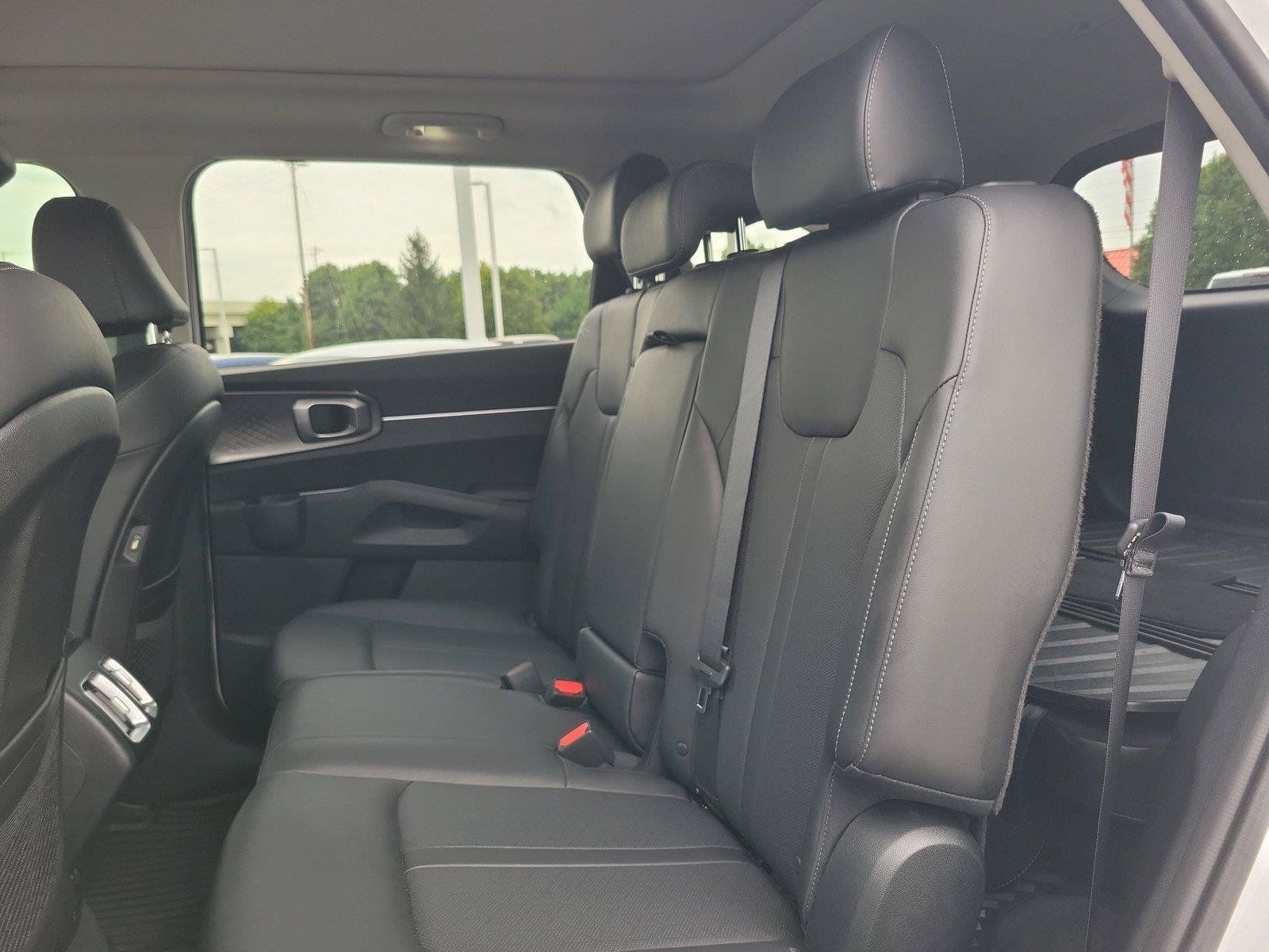Used 2022 Kia Sorento S w/ Panoramic Sunroof Package FWD image 17