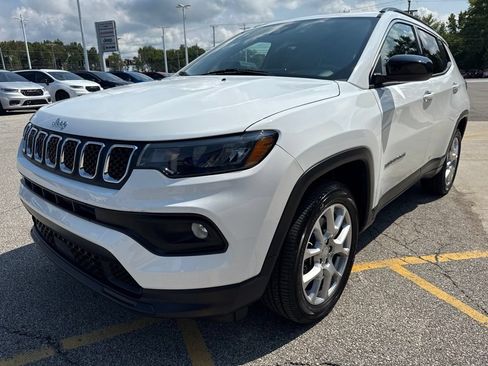 Used 2023 Jeep Compass Latitude AWD/4WD image 14