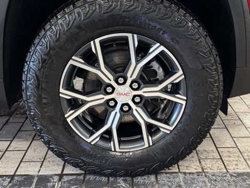 Used 2024 GMC Acadia AT4 image 10