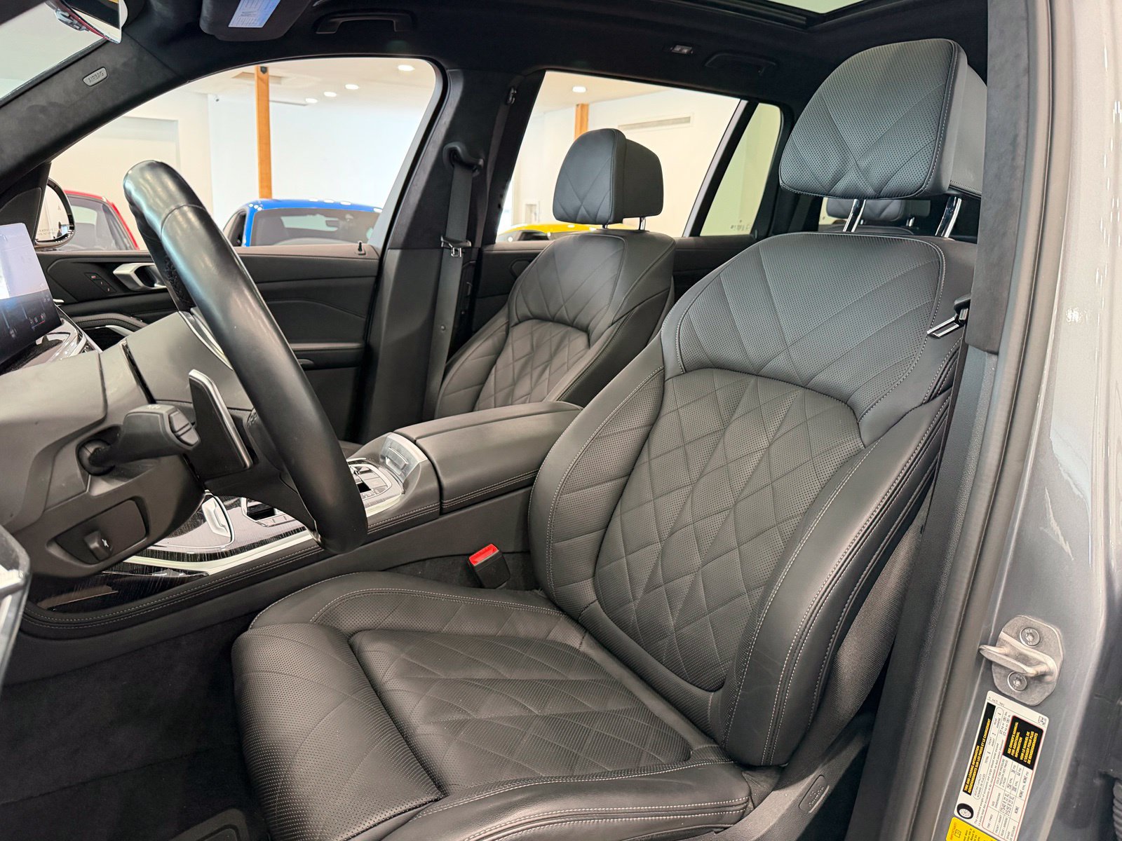 Used 2023 BMW X7 xDrive40i w/ M Sport Package AWD/4WD image 15