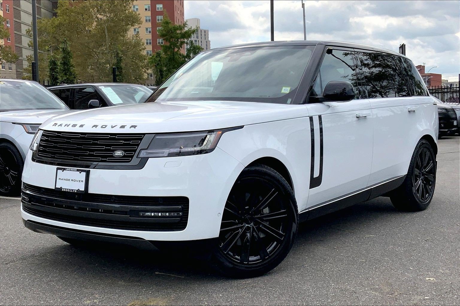 Certified 2026 Land Rover Range Rover Long Wheelbase SE AWD/4WD image 1