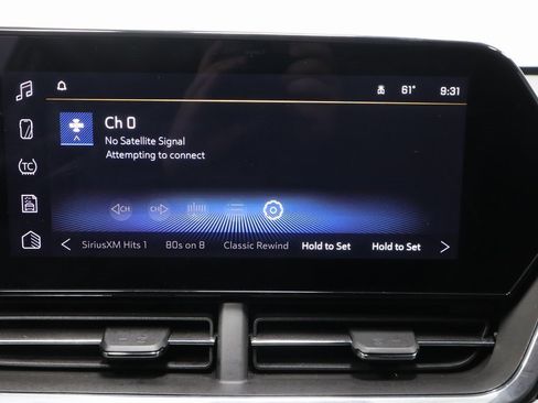 Used 2025 Chevrolet Trax ACTIV w/ Sunroof Package image 2