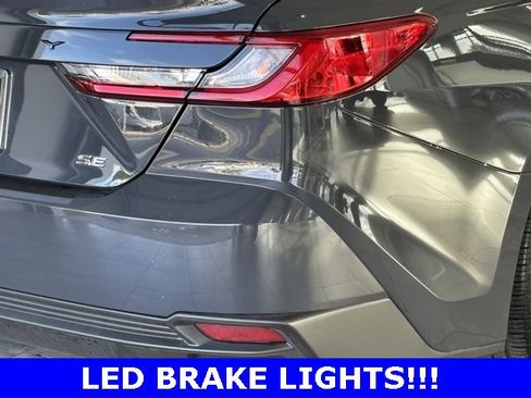 Used 2025 Toyota Camry SE image 7