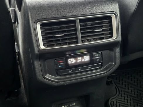 Used 2025 Volkswagen Atlas SE FWD image 35