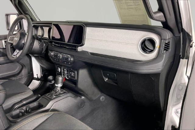 Used 2026 Jeep Wrangler Unlimited Sahara AWD/4WD image 24