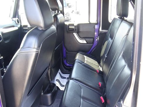 Used 2018 Jeep Wrangler Unlimited Rubicon w/ Cold Weather Group AWD/4WD image 10