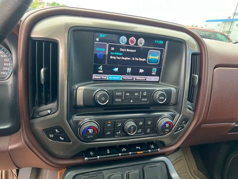 Used 2015 Chevrolet Silverado 1500 High Country w/ High Country Premium Package AWD/4WD image 12