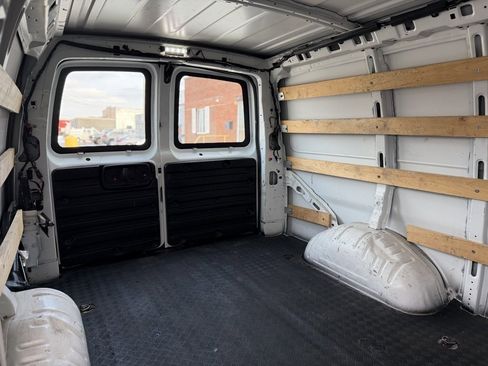 Used 2020 GMC Savana 2500 w/ Driver Convenience Package image 12