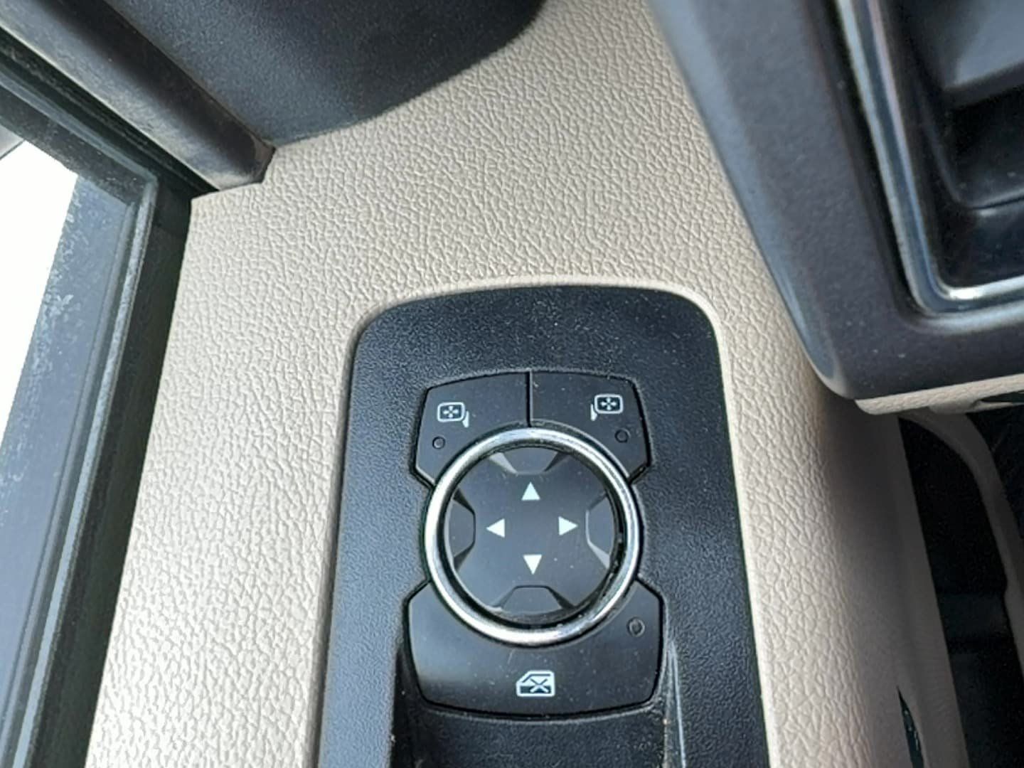 Used 2018 Ford F150 XLT w/ Equipment Group 302A Luxury AWD/4WD image 19