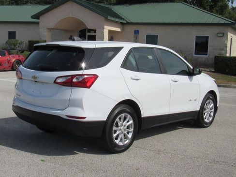 Used 2021 Chevrolet Equinox LS image 3