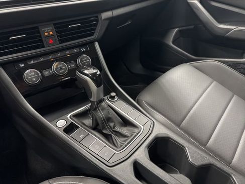 Used 2024 Volkswagen Jetta SE FWD image 17
