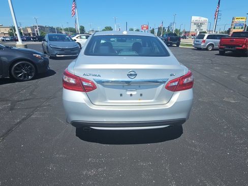 Used 2016 Nissan Altima 2.5 SV w/ Convenience Package FWD image 4