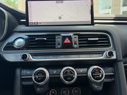 Used 2022 Genesis G70 3.3T RWD image 7