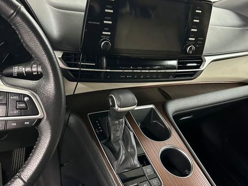 Used 2022 Toyota Sienna XLE AWD/4WD image 17